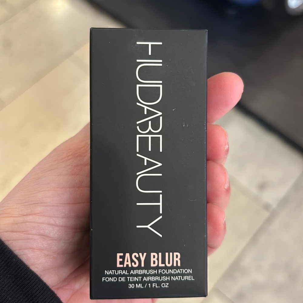 Brand new in box never opened Huda beauty Easy Blur Tres Leches 320G